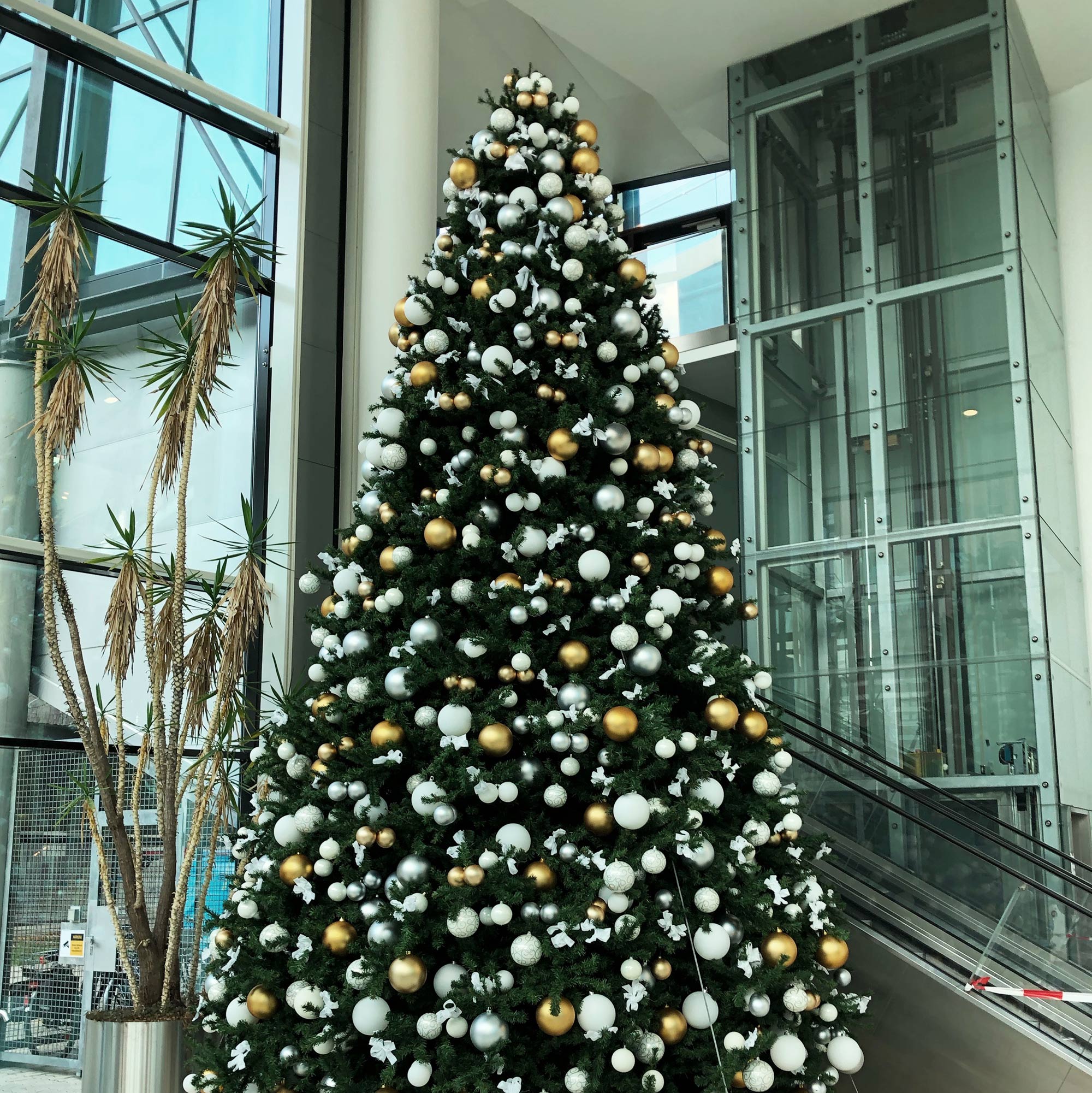 Weihnachtsbaum dekoriert mieten ART DEKO