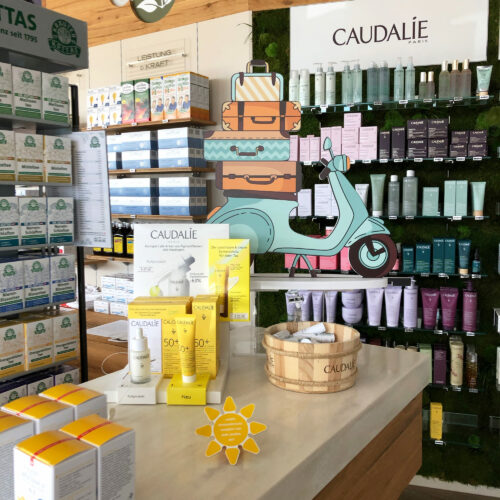 Warentisch für eine Apotheke, umgesetzt von ART DEKO