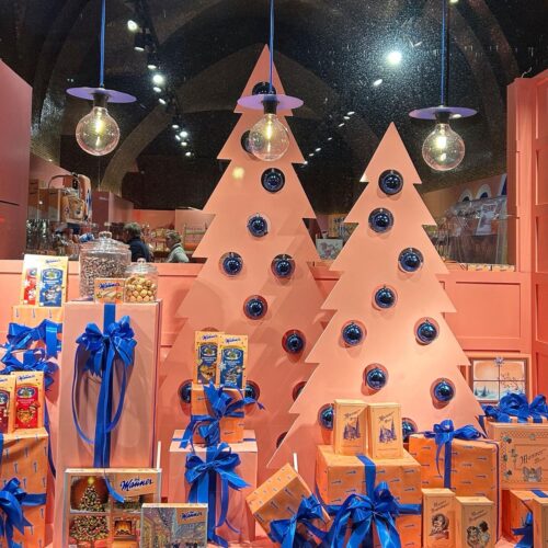 Schaufensterdekoration für Manner in Wien umgesetzt von ART DEKO