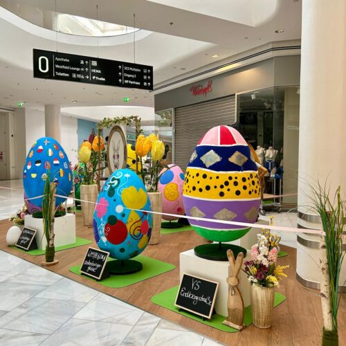 Dekoration der Osterausstellung in der Westfield Shopping City Süd
